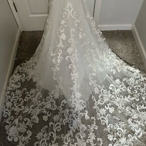 Elegant White Lace Wedding Dress